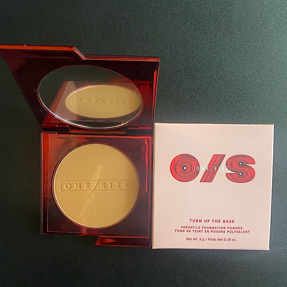 ONE/SIZE by Patrick Starrr
Turn Up The Base Versatile Powder Foundation